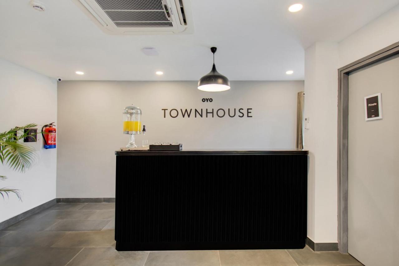 Oyo Townhouse 061 Gcda Kakkanad Signal Hotel Kochi Екстериор снимка