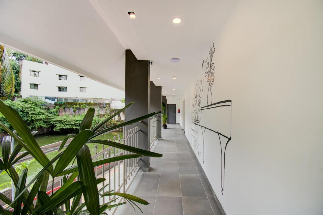 Oyo Townhouse 061 Gcda Kakkanad Signal Hotel Kochi Екстериор снимка